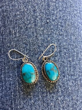 Earrings Native American
Sterling Silver 
Matched natural Turquoise stones